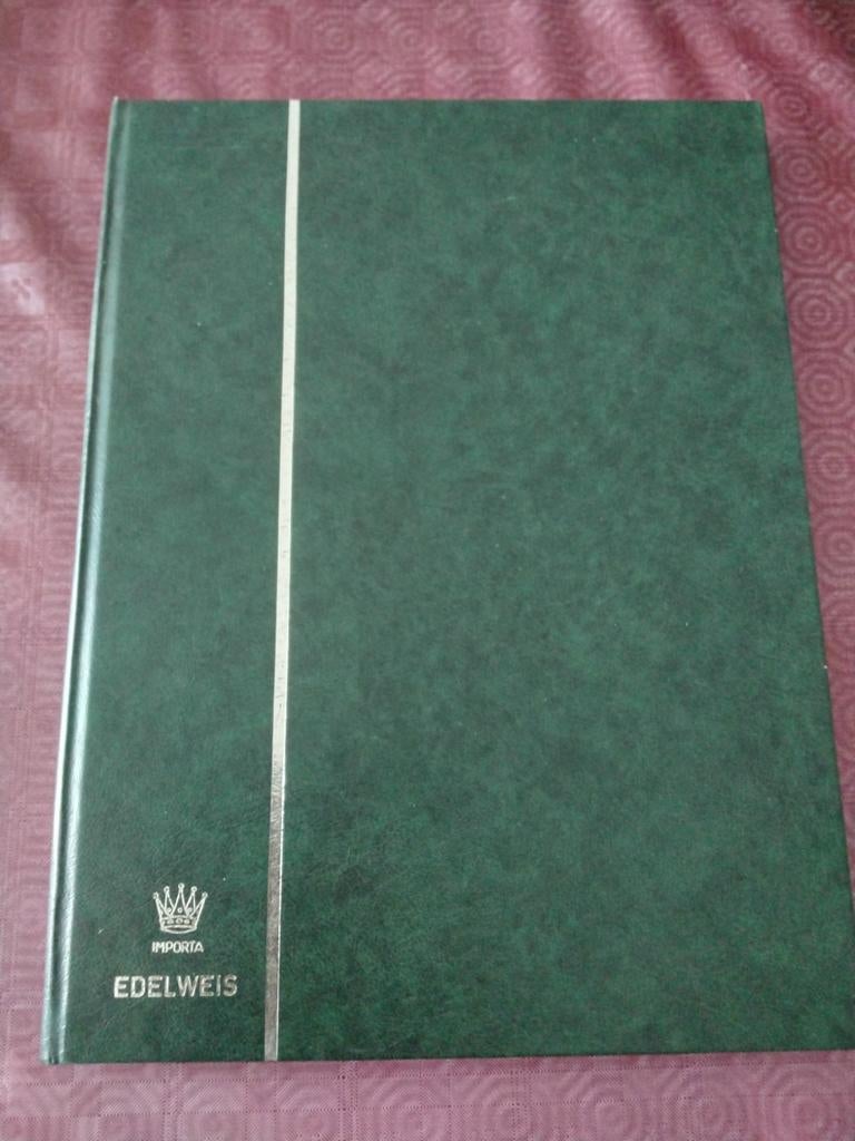 Boek postzegels  4 boeken vol en 10 losse bladeren alles voo, Postzegels en Munten, Postzegels | Volle albums en Verzamelingen