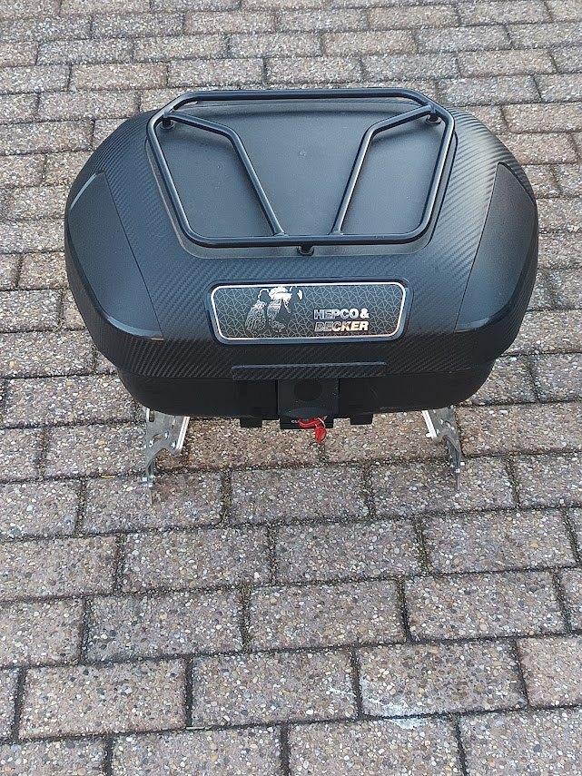 suzuki vzr 1800 r  topkoffer met slot en rugsteun, Motoren, Ophalen, Nieuw