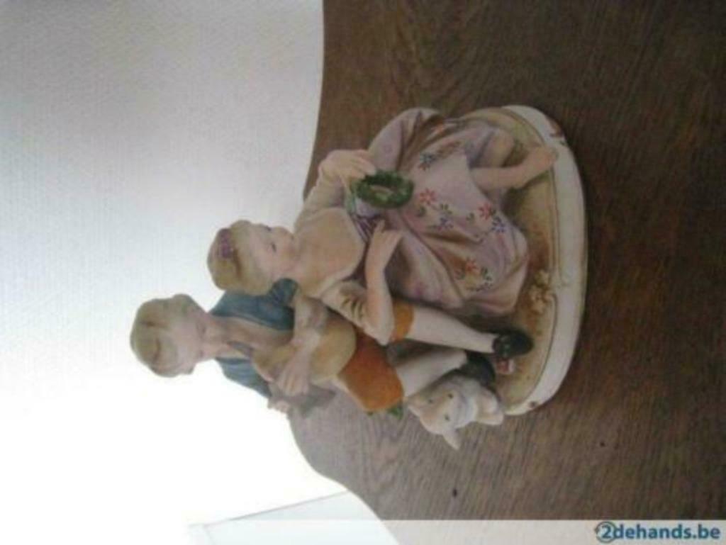Biscuit beeldje van een koppel en een lammetje, Antiek en Kunst, Ophalen of Verzenden