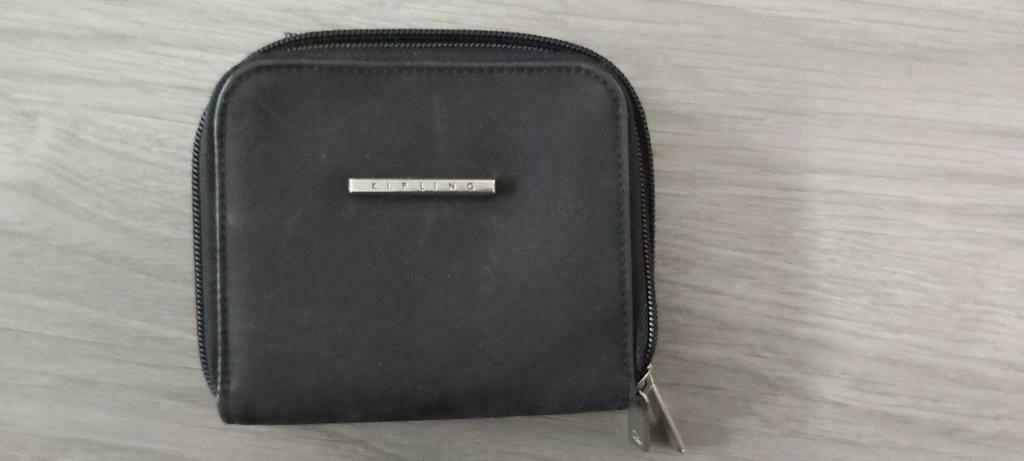 88) portefeuille noir kipling avec barrette métal, Enlèvement, Utilisé, Noir, Autres marques