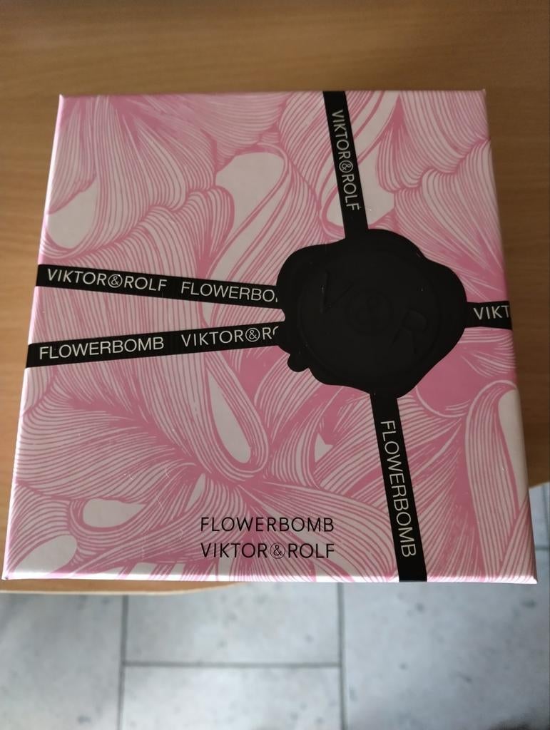 Viktor & Rolf  flowerbomb, Ophalen of Verzenden, Nieuw