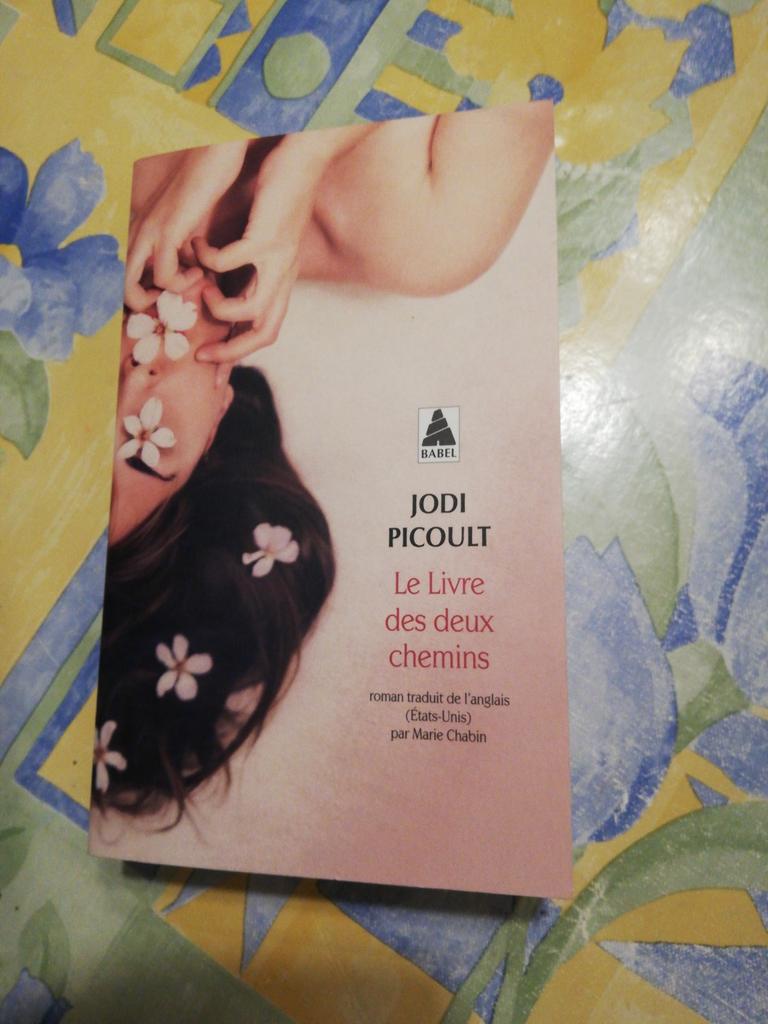 Jodi Picoult. Le Livre des deux chemins., Ophalen of Verzenden, Zo goed als nieuw