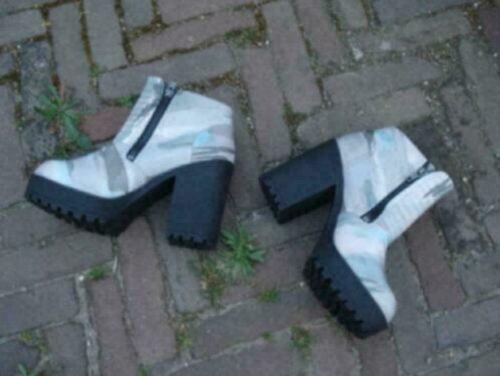 Gratis verzenden fuif 90s vintage plateau blokhakken mt 39, Overige kleuren, Verzenden, Nieuw, Vintage