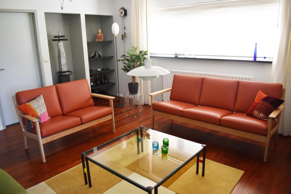 Hans Wegner bankjes Deens design / Japandi stijl, Huis en Inrichting, Ophalen, Zo goed als nieuw, Leer, Deens Design / Japandi