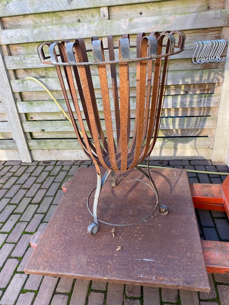 Vuurkorf H 1 m doosnee 65 met grondplaat 1x1 m, Ophalen, Vuurkorf