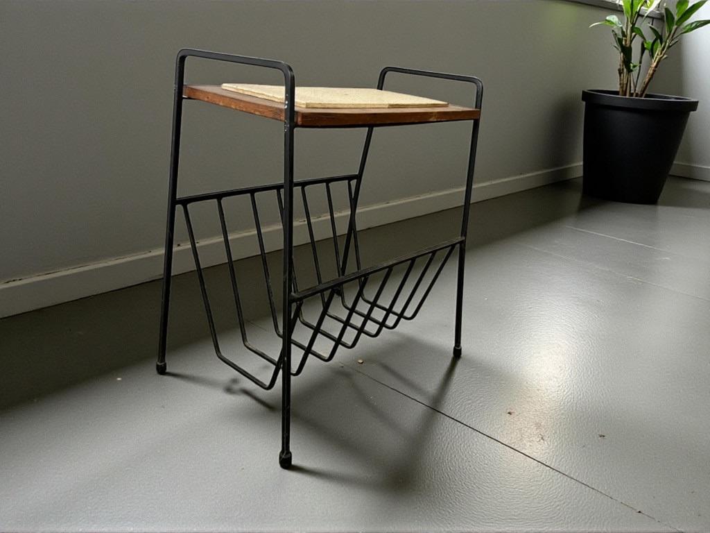 table d'appoint/porte-journaux vintage en fonte, Enlèvement ou Envoi, Utilisé