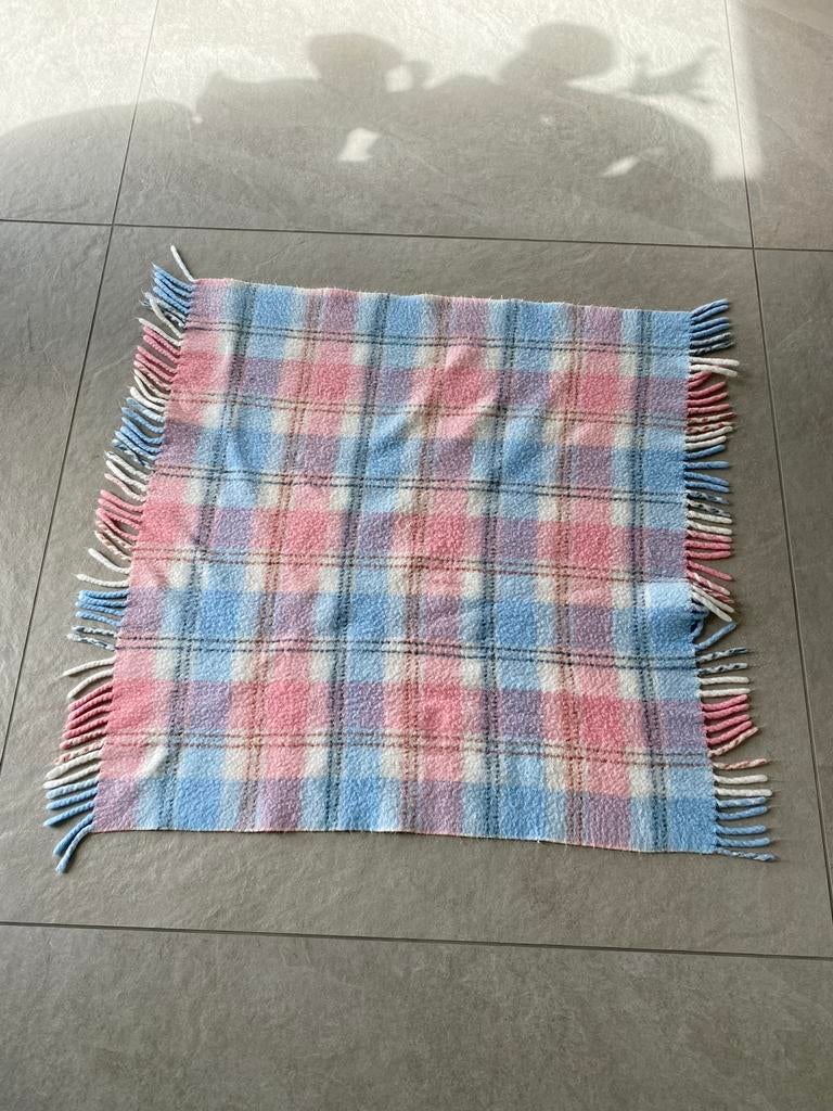 Warm en zacht babydekentje amper gebruikt., Kinderen en Baby's, Ophalen of Verzenden, Zo goed als nieuw