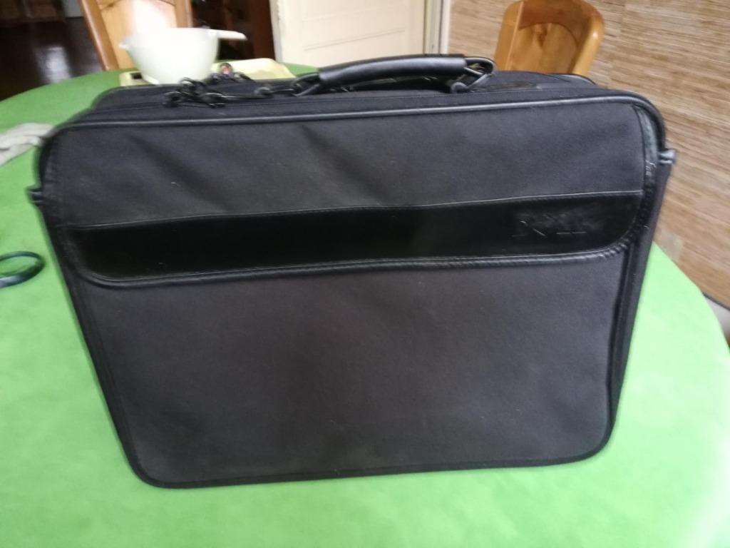 STEVIGE LAPTOP TAS MET VEEL EXTRA OPBERGVAKKEN, Ophalen of Verzenden, 16 inch, Gebruikt