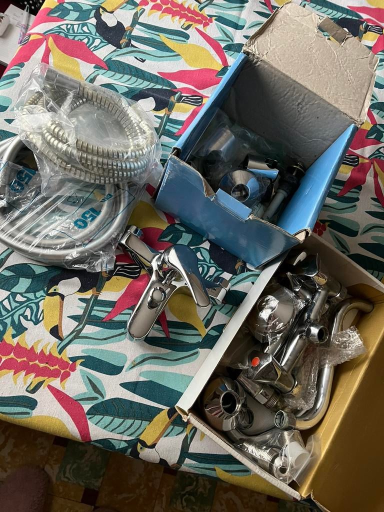 Accessoire de plomberie, Enlèvement, Chrome, Robinet