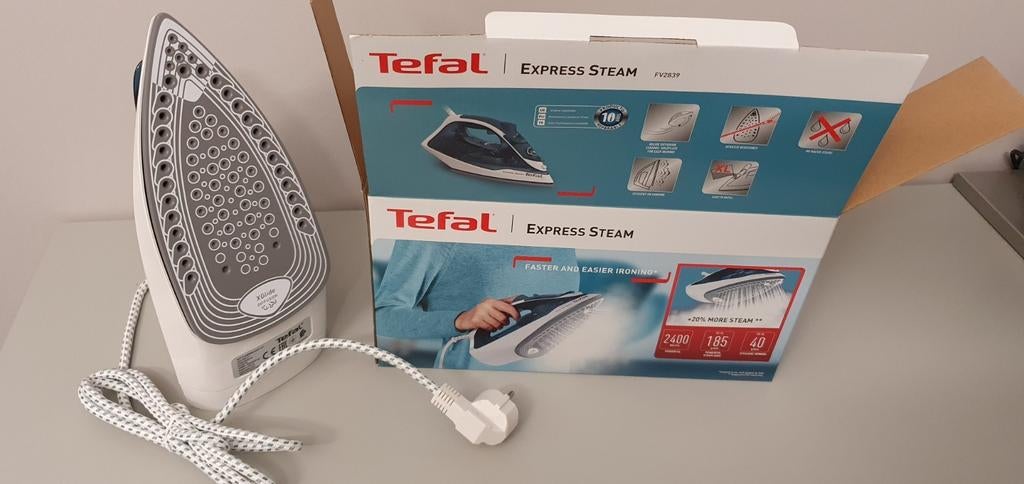Tefal FV2839 -NIEUW, Elektronische apparatuur, Strijkijzers en Strijkplanken, Ophalen of Verzenden, Zo goed als nieuw
