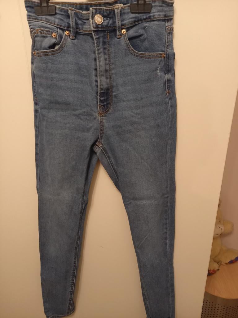 Stradivarius damesjeans maat 36 voor 15€, Ophalen, Gedragen