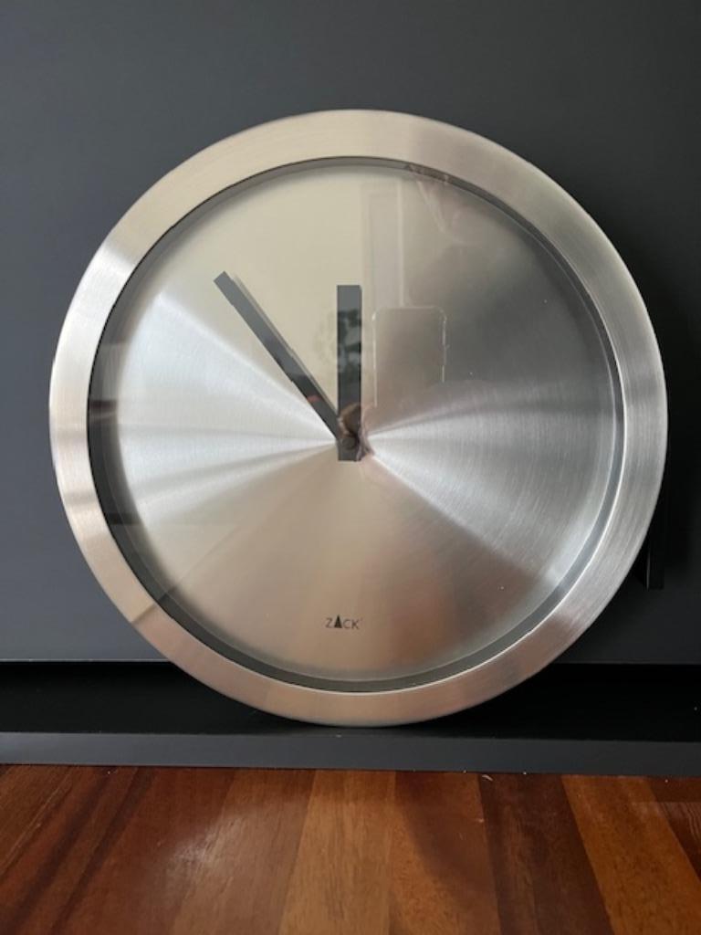 KLOK WANDMODEL INOX, Huis en Inrichting, Woonaccessoires | Klokken, Ophalen, Zo goed als nieuw, Wandklok