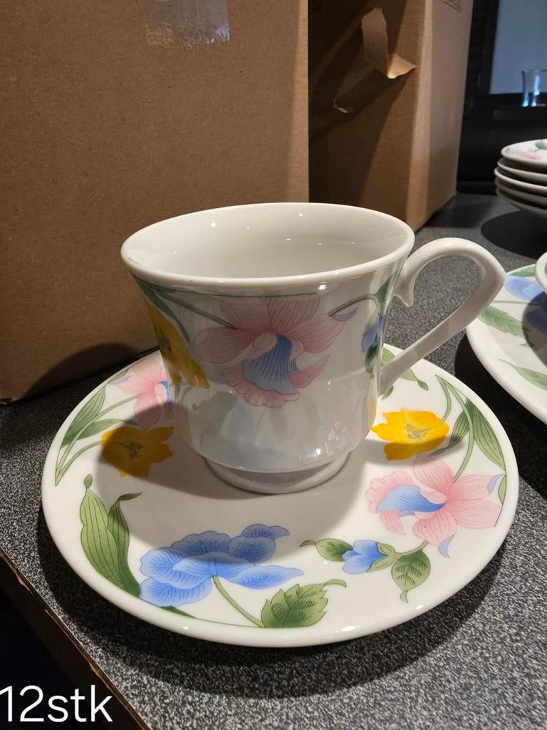 Porselein koffietassen met onderbord, Antiek en Kunst, Ophalen