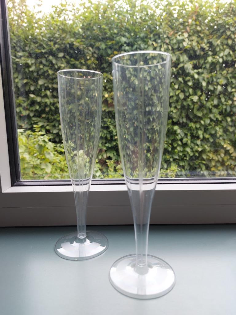 28 champage- of cavafluten in transparant PS, Ophalen, Nieuw, Effen, Overige materialen