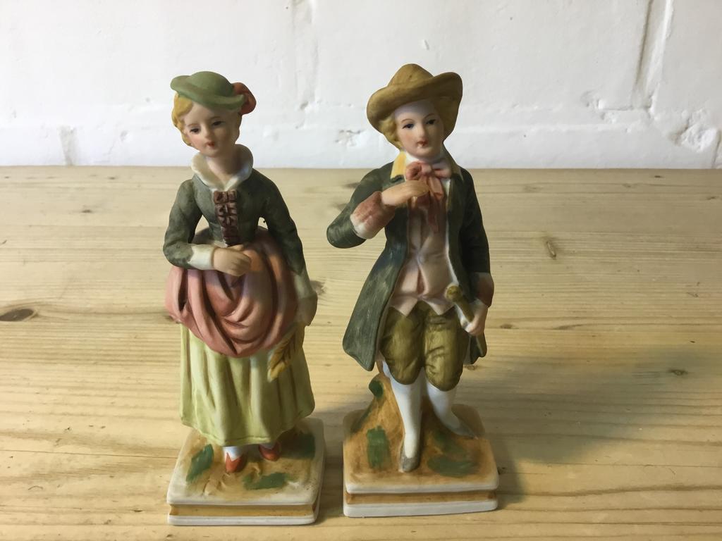 Biscuit beeldje koppel met groene vest, Enlèvement, Comme neuf
