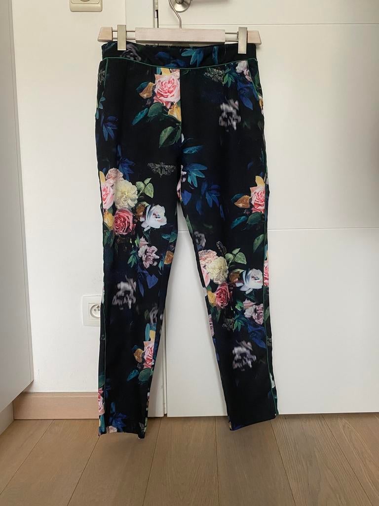 Broek met bloemen, Lily white, Ophalen of Verzenden, Zo goed als nieuw, Maat 38/40 (M)