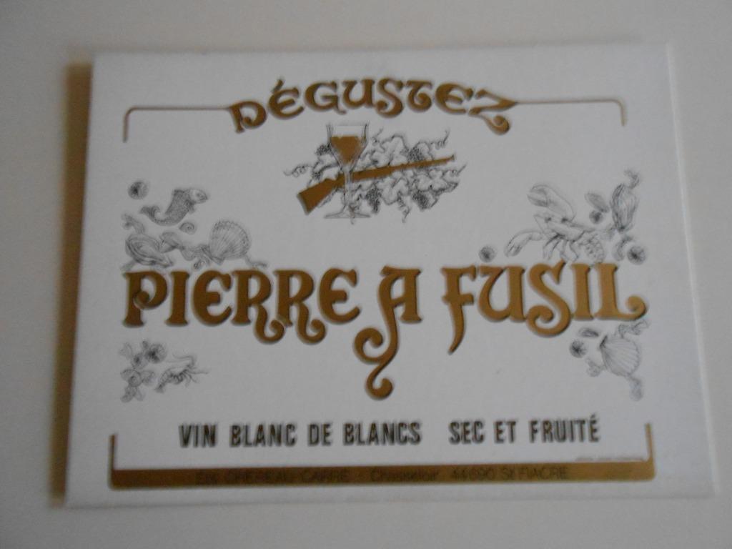Reclame in hard karton witte wijn Pierre a Fusil Frankrijk, Collections, Enlèvement ou Envoi