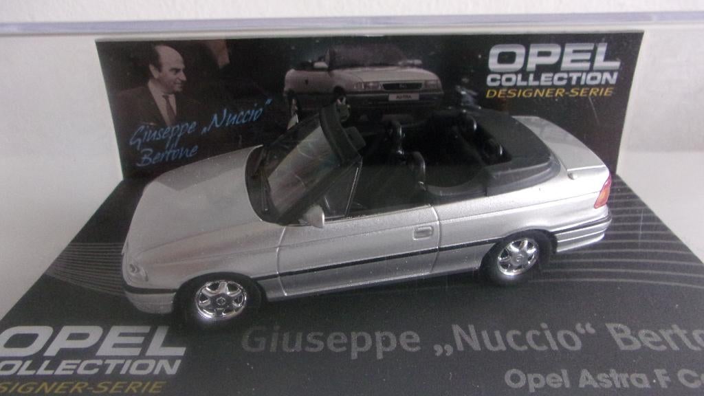 OPEL DESIGNER SERIE.ASTRA "F" CABRIO.1/43 COMME NEUVE., Enlèvement ou Envoi, Comme neuf, Voiture, Autres marques