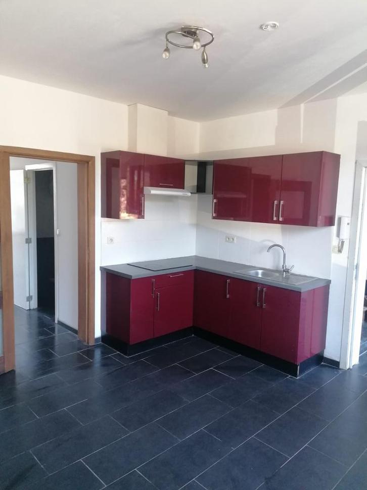 Appartement 1 CH situé à LE ROUX (CP 5070), Immo, Appartementen en Studio's te huur, Provincie Namen, 50 m² of meer