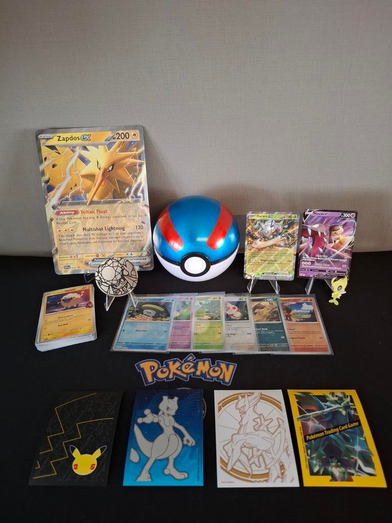 Pokéball rempli de pokémons, Enlèvement ou Envoi, Comme neuf