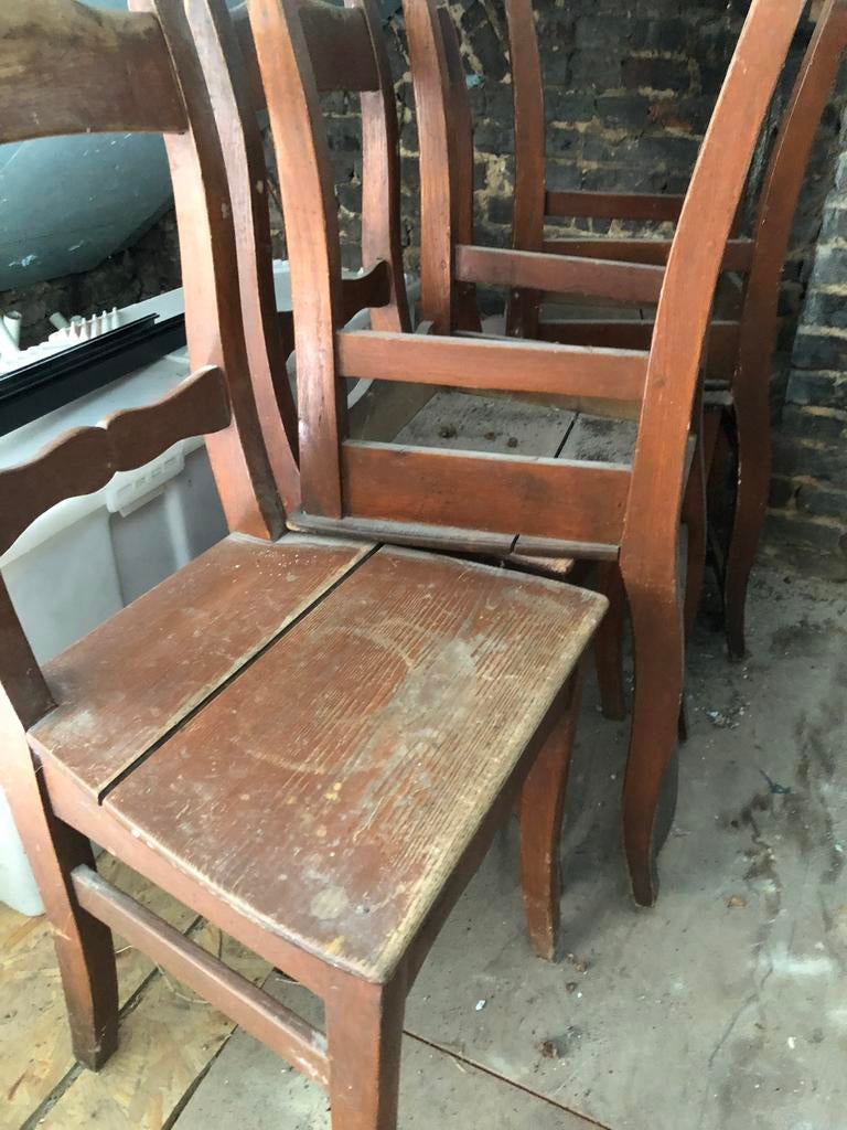 5 landelijke keukenstoelen - nog te restaureren: samen 15€, Antiek en Kunst, Antiek | Meubels | Stoelen en Sofa's, Ophalen