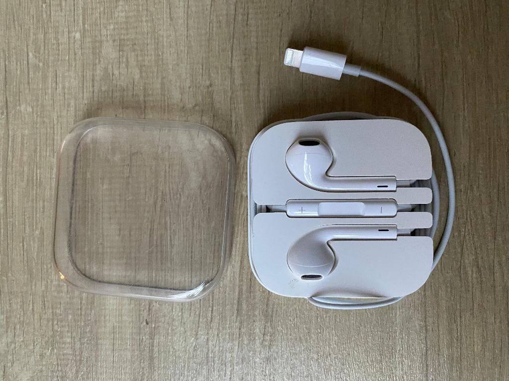 iPhone oortjes met 8-pin aansluiting en opbergdoosje - NIEUW, Telecommunicatie, Mobiele telefoons | Oordopjes, Ophalen of Verzenden