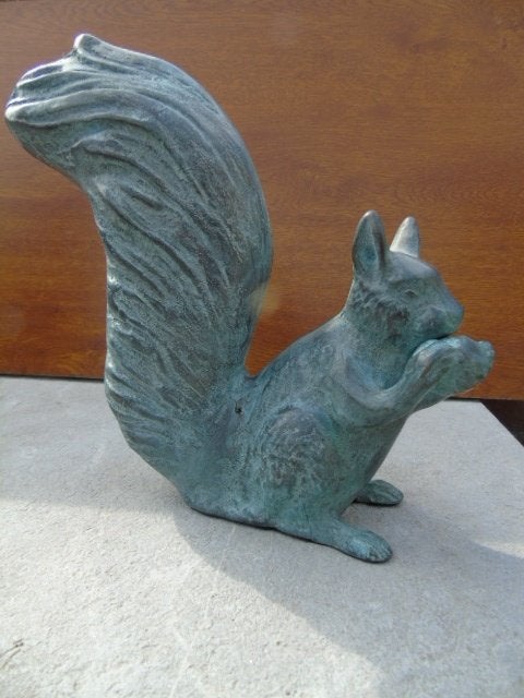 écureuil en bronze patiné vert, Jardin & Terrasse, Décoration murale de jardin, Enlèvement ou Envoi, Neuf
