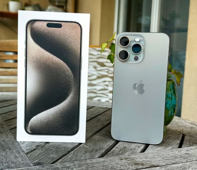 Iphone 15 Pro Max silver grey, Télécoms, Téléphonie mobile | Apple iPhone, Enlèvement, IPhone 15