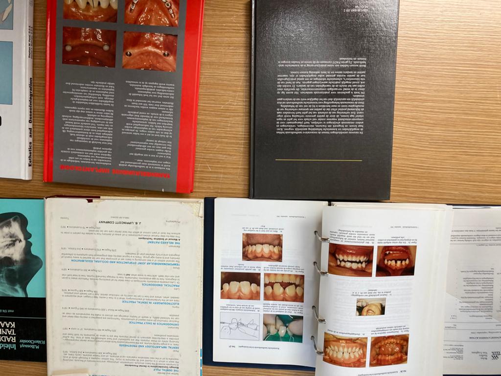 Tandheelkundige boeken met veel foto’s, Boeken, Ophalen, Zo goed als nieuw