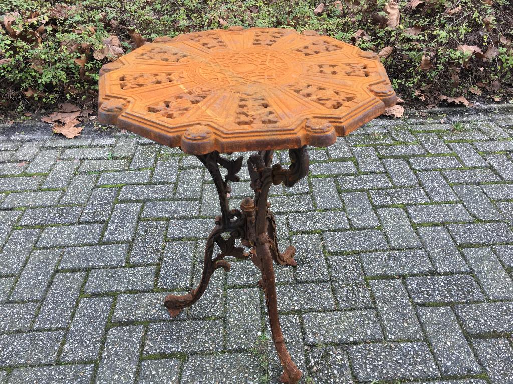 Groetjes uit frankrijk gietijzeren bistrotafel tuintafel, Tuin en Terras, Ophalen, Zo goed als nieuw, Rond, Metaal