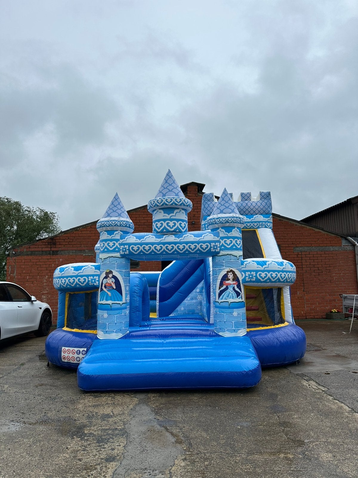 Chateau gonflable a louer, Hobby & Loisirs créatifs, Articles de fête | Location, Enlèvement ou Envoi, Comme neuf