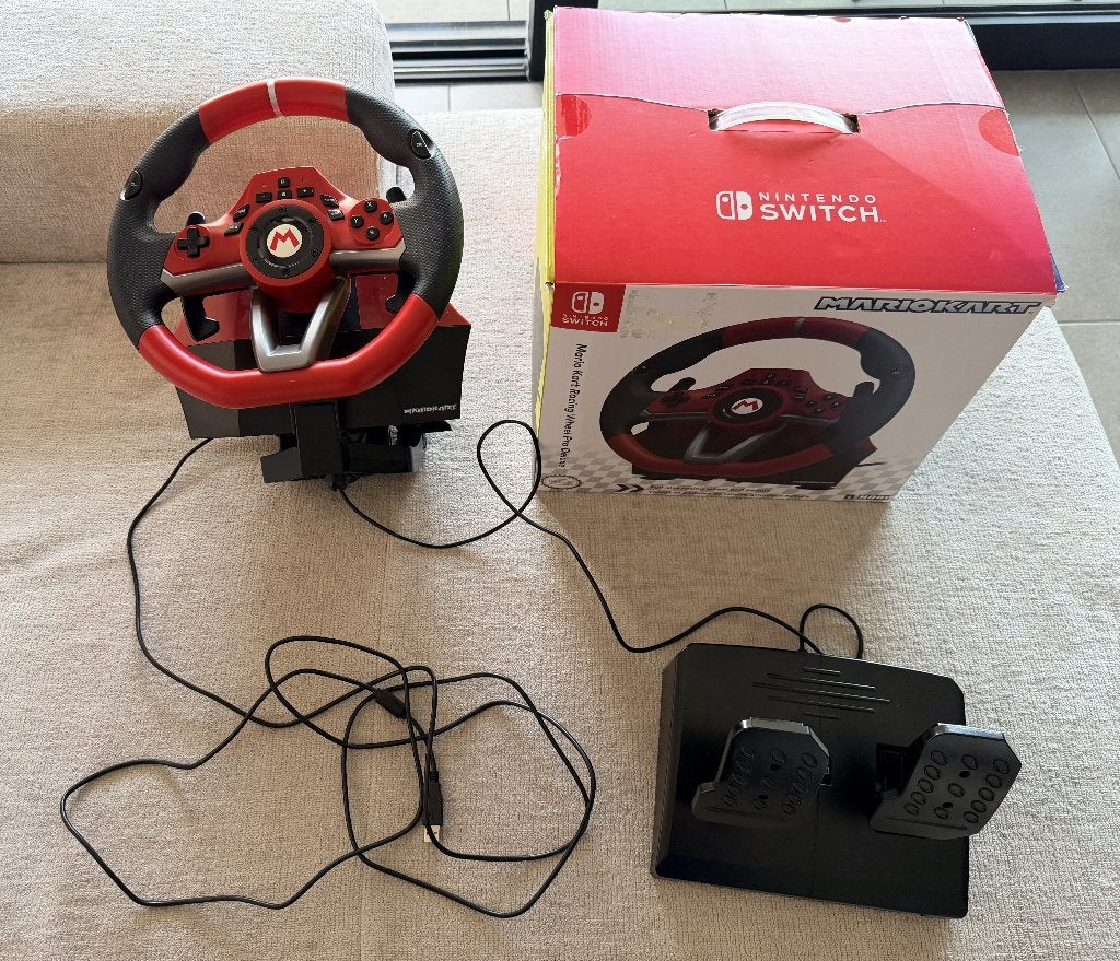 HORI Mario Kart Racing Wheel Pro Deluxe, Enlèvement ou Envoi, Utilisé, Switch, Volant ou Accessoire de sport