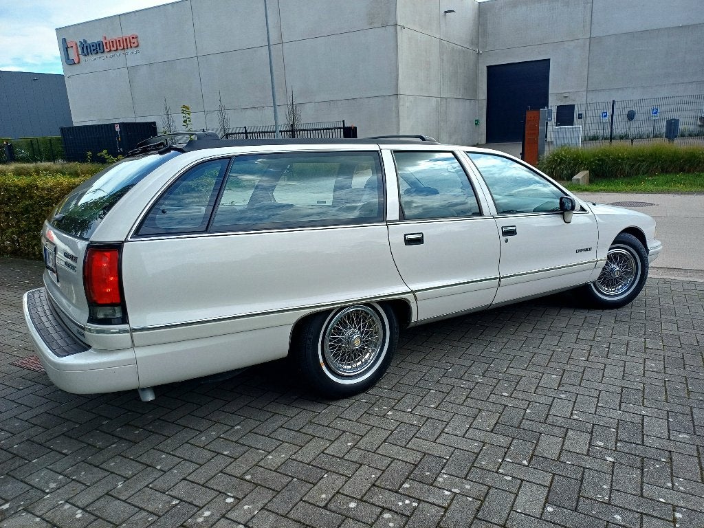 chevrolet caprice classic**5,7L v8**oldtimer**, Auto's, Automaat, 4 deurs, 8 cilinders, Wit
