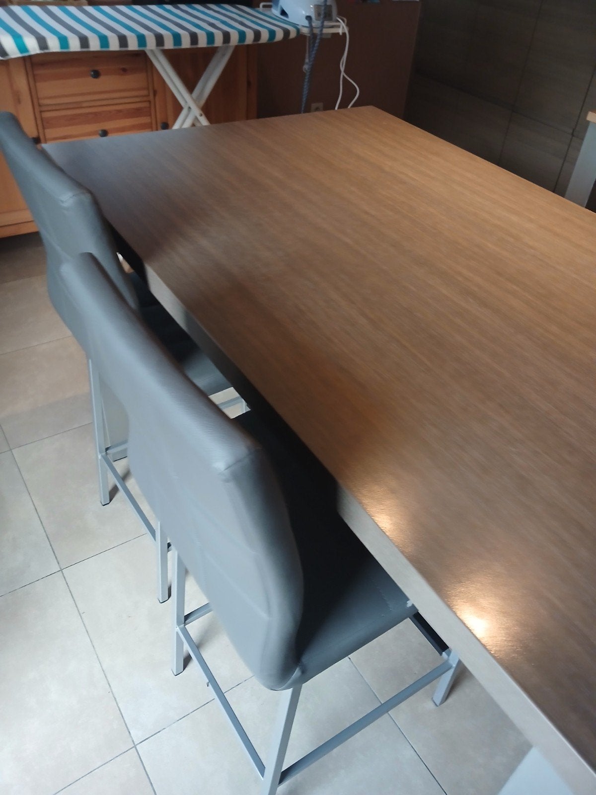 Tafel en stoelen gratis, Huis en Inrichting, Complete eetkamers, Ophalen