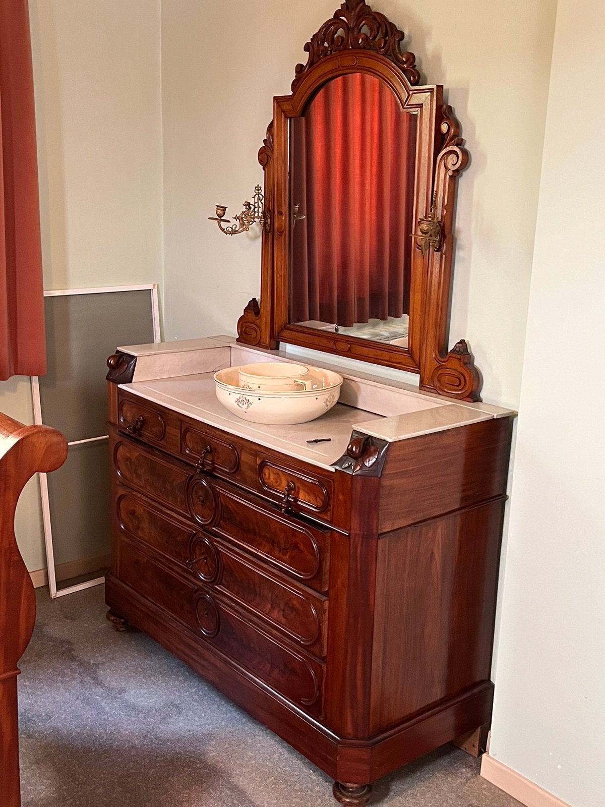 Antieke slaapkamer, Ophalen