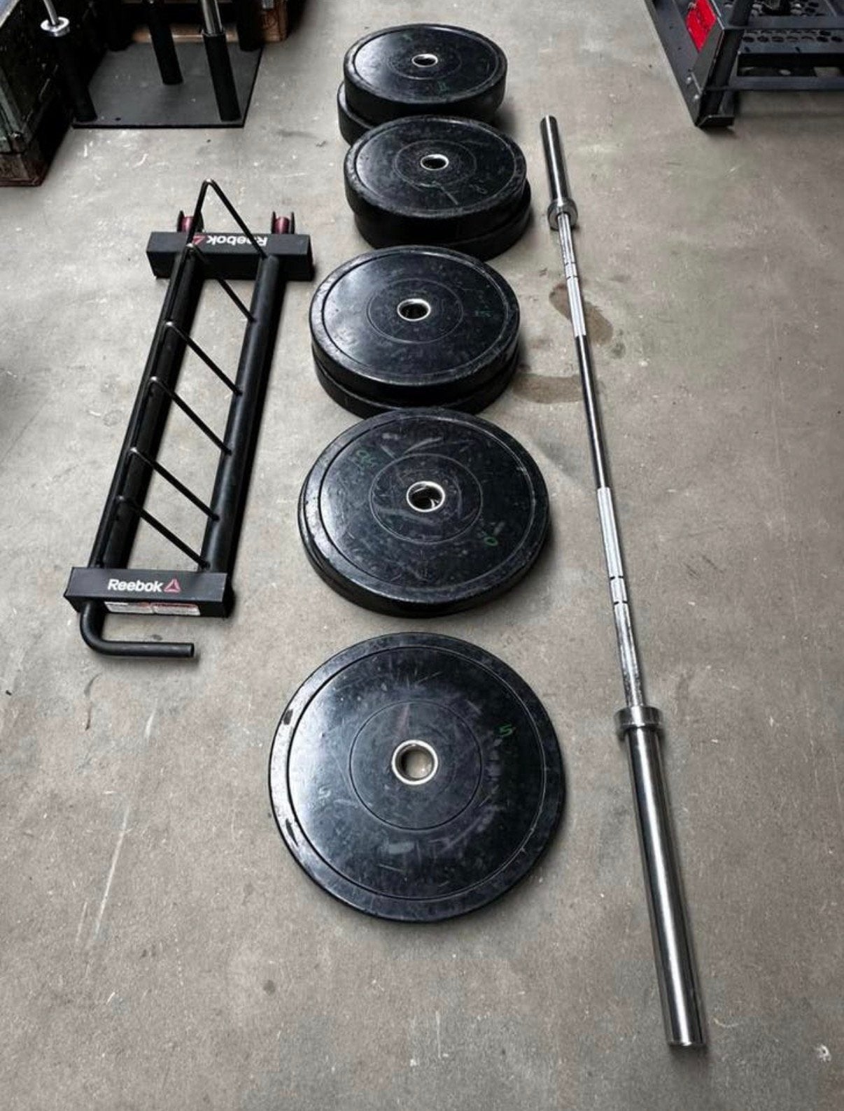 150kg Bumperplates + Olympische Barbell 220cm, Gewichten Rek, Sport en Fitness, Ophalen, Gebruikt, Halterschijven