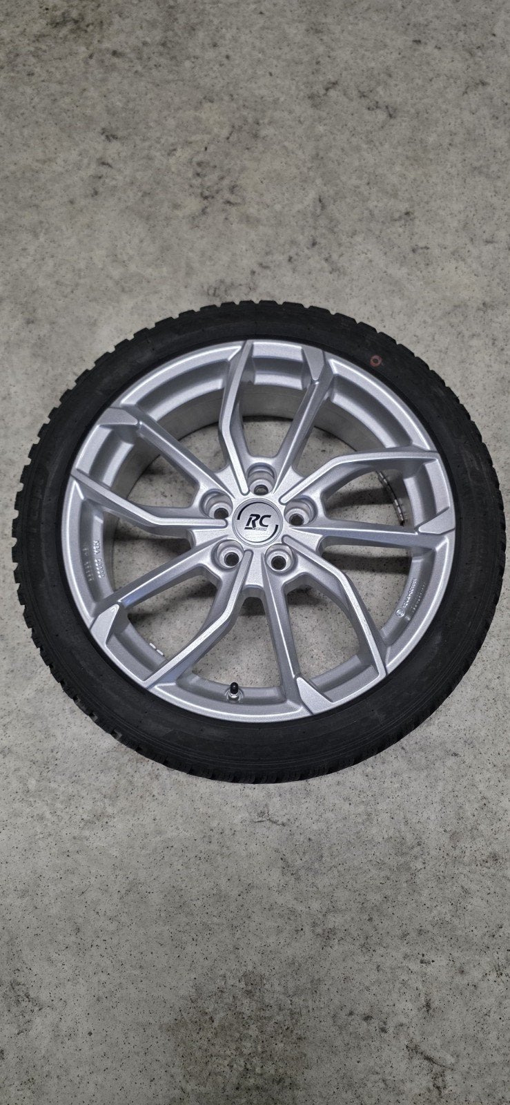 Toyota Yaris 17" Winterbanden met lichtmetalen velgen zgan, Pneus et Jantes, Pneus hiver, Véhicule de tourisme, 205 mm