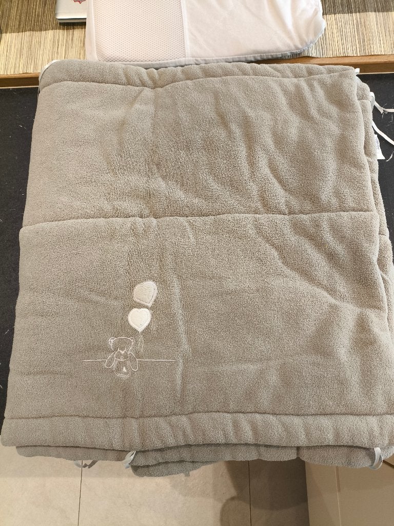 Tour de lit bébé, Enfants & Bébés, Chambre d'enfant | Linge de lit, Garçon ou Fille, Gris, Tour de lit, Comme neuf