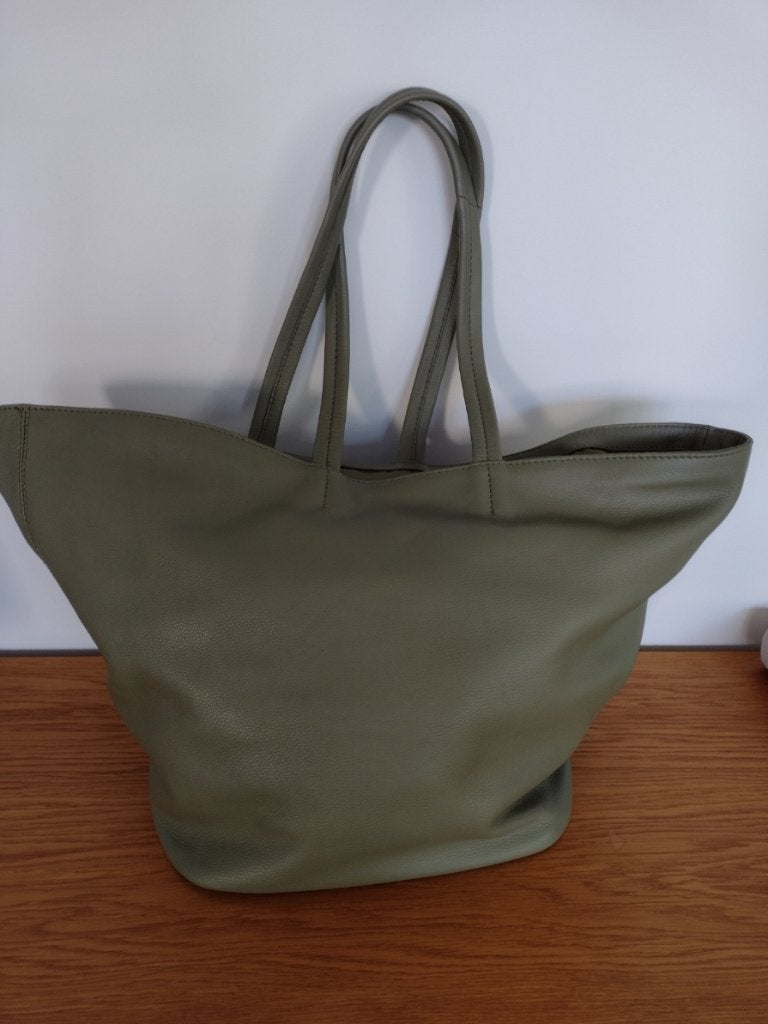 Sac à main 100 % cuir vert kaki 50 W 30 H 20 Deep., Enlèvement ou Envoi, Neuf, Vert, Sac à main