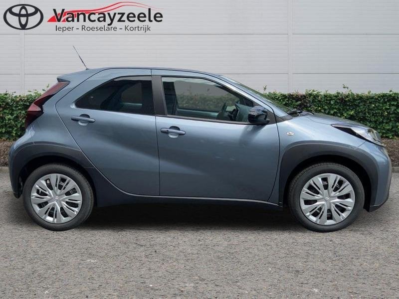 Toyota Aygo play+comfortpack+cam+applecarp, Autos, Toyota, Argent ou Gris, Achat, Euro 6, Boîte manuelle