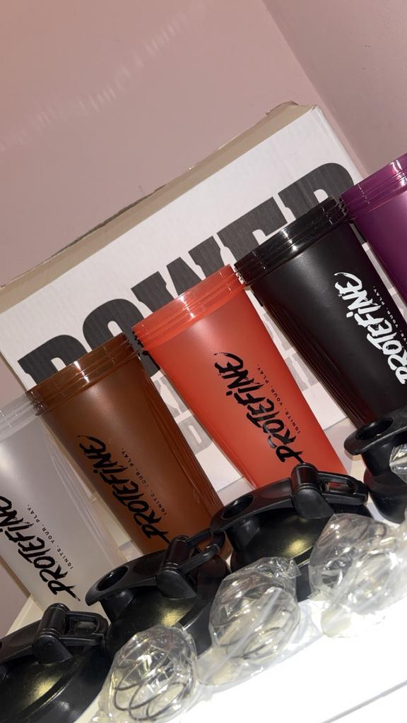 Lot de 4 shakers 600 ml neufs, Motoren, Ophalen
