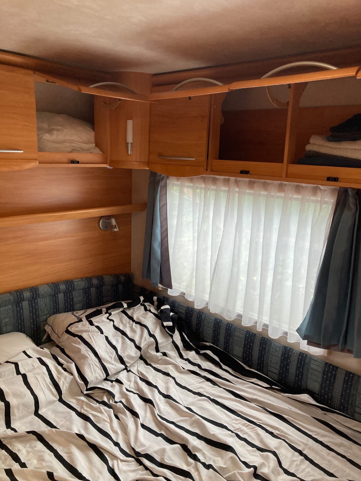 Caravane Adria Adora 512 Up, Grand lit, Jusqu'à 4, Particulier, Adria