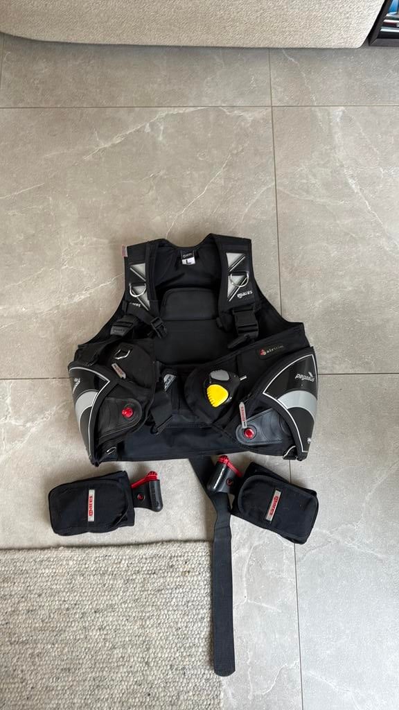 Mares pegasus bcd trimvest, Enlèvement ou Envoi, Comme neuf