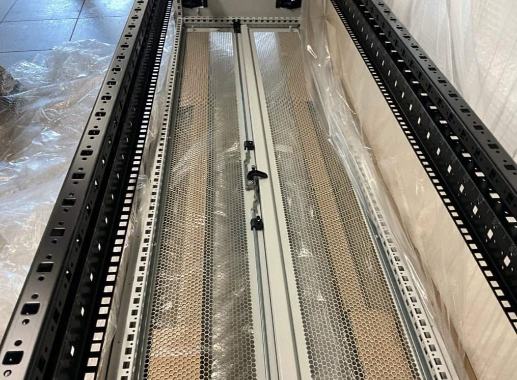 Rittal VX IT Server Rack 220x120x60 cm – Nieuw / Ongebruikt, Ophalen, Nieuw, Geperforeerd, Geperforeerd