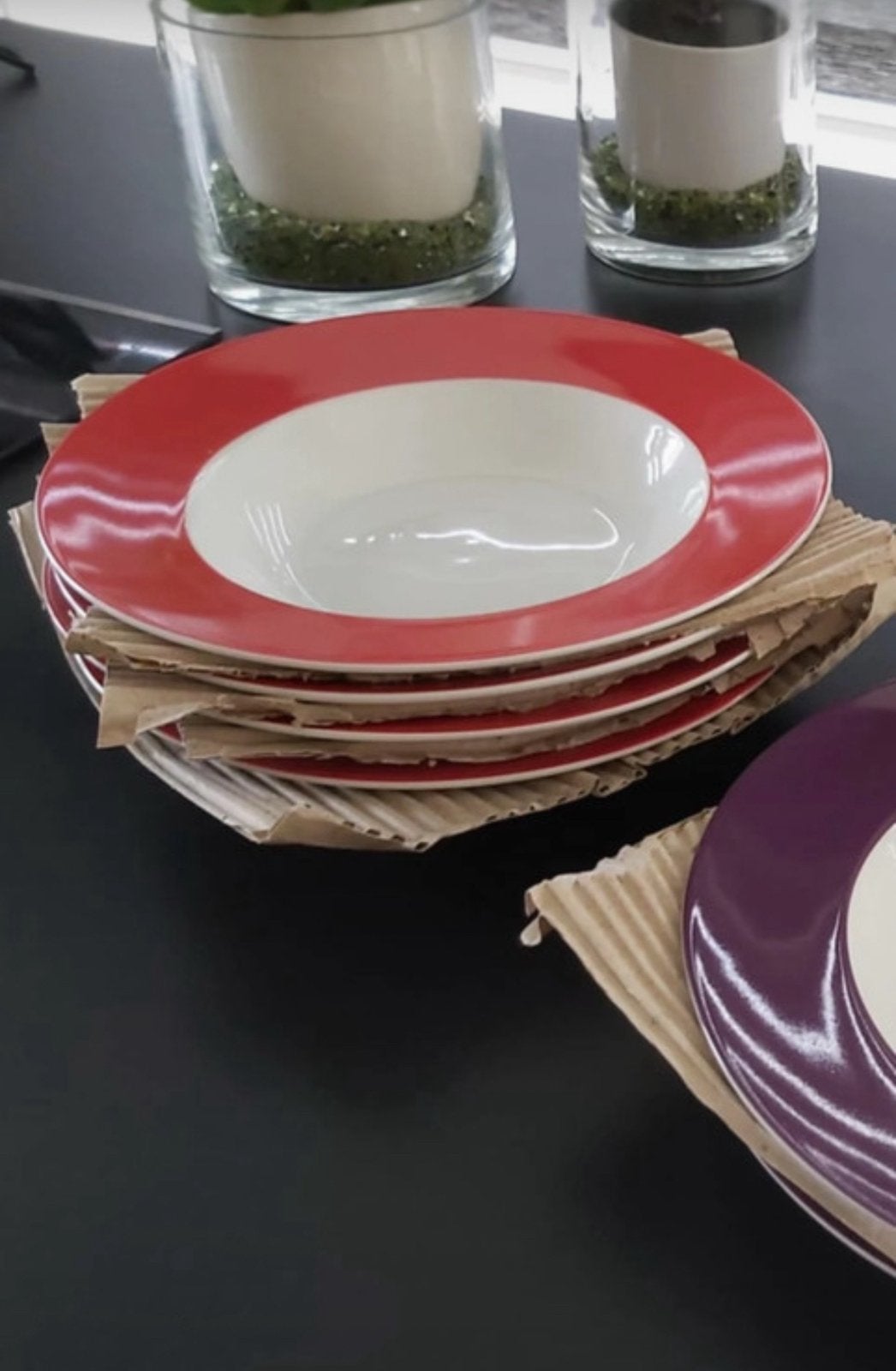 Lot de 4 assiettes creuses rouge, Ophalen