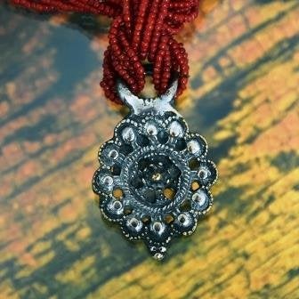 Gandhali ketting uit India met glaskralen, Bijoux, Sacs & Beauté, Colliers, Enlèvement ou Envoi, Neuf, Rouge