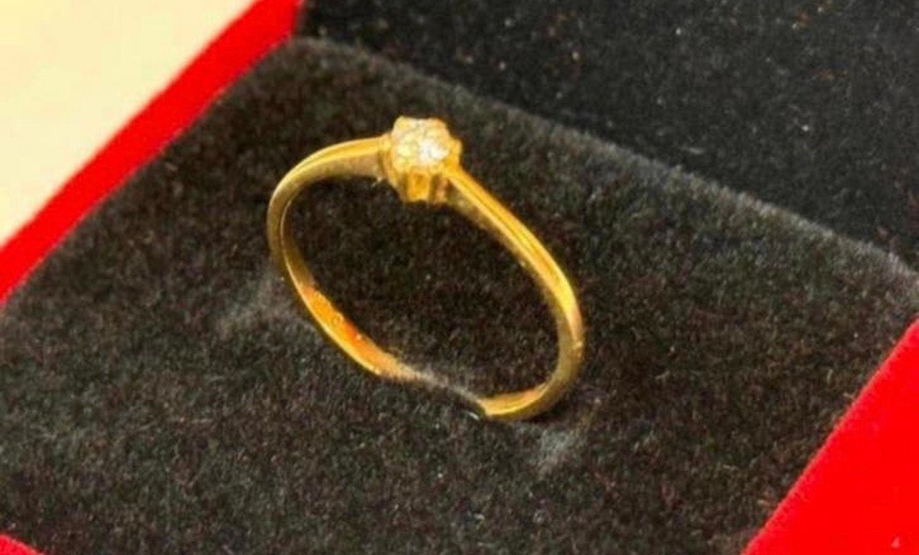 18 karaat solitaire gouden ring met een natuurlijke diamant!, Bijoux, Sacs & Beauté, Bagues, Enlèvement ou Envoi, Or, Plus petit que 17