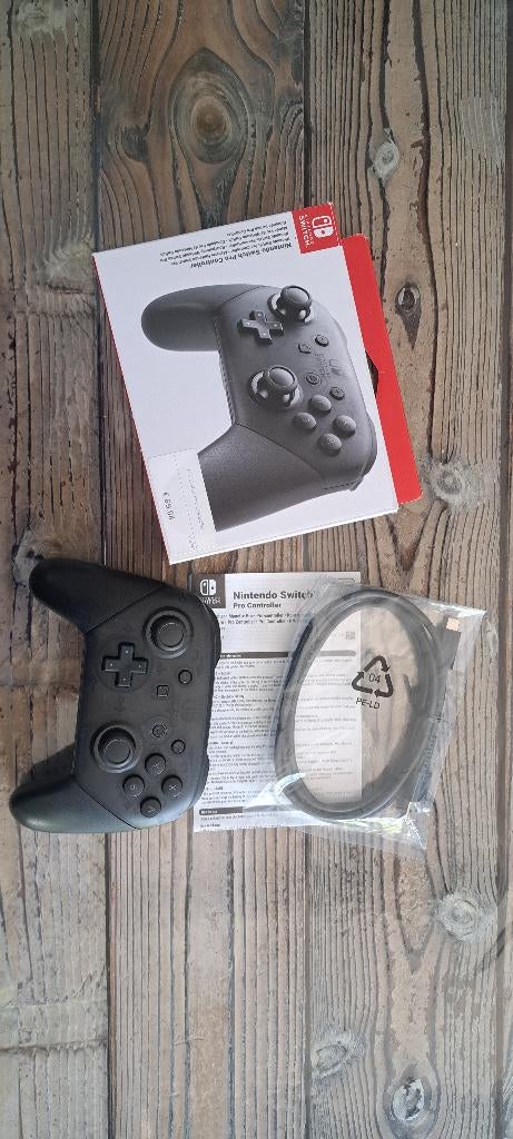 Nieuwstaat: Nintendo switch pro controller, Games en Spelcomputers, Overige genres, 1 speler, Ophalen of Verzenden, Zo goed als nieuw