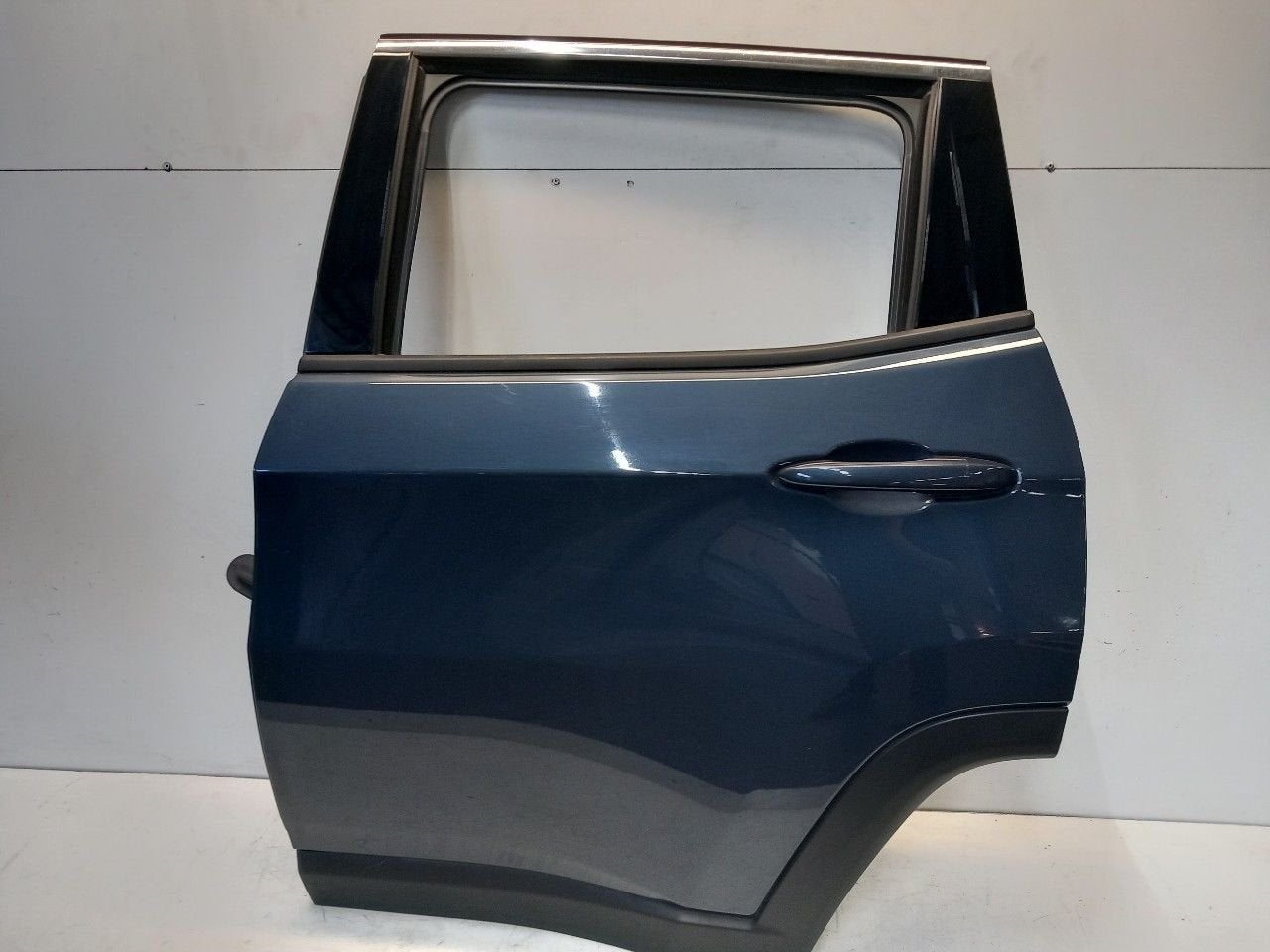 Portier links achter Jeep Compass, Jeep, Onderdelen@venauto.nl, Van der Ven Autorecycling B.V., Ettenseweg 76, 4706 PB Roosendaal, The Netherlands