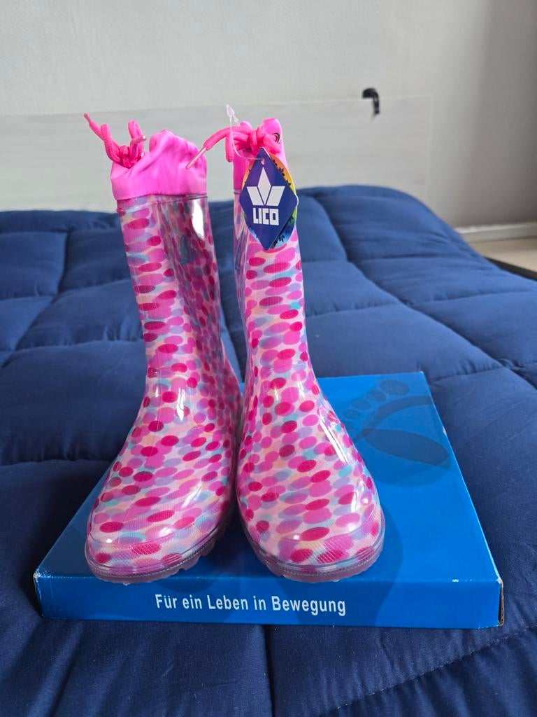 Bottes enfants neuves avec lumière  taille 34., Enfants & Bébés, Vêtements enfant | Chaussures & Chaussettes, Bottes